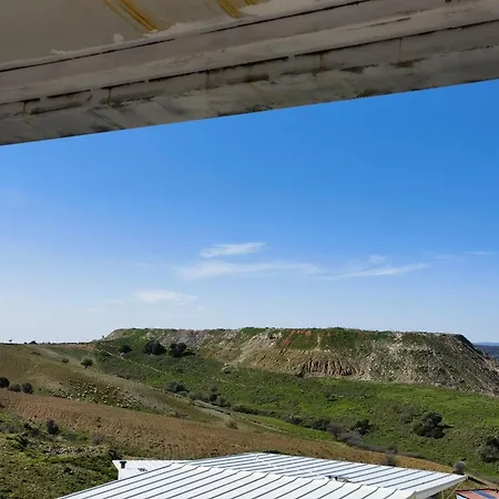 Guezelbahce Yemek Atoelyesi בית הארחה